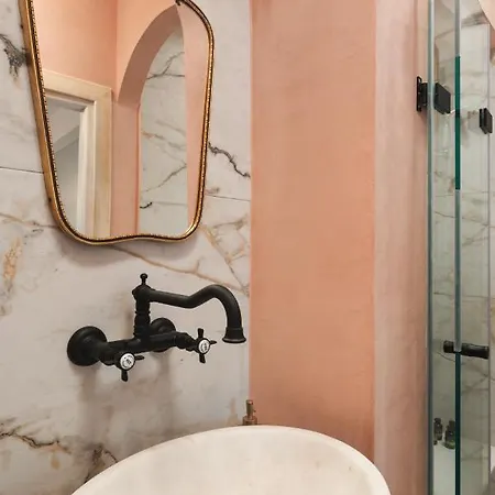Nobili Boutique Готель *